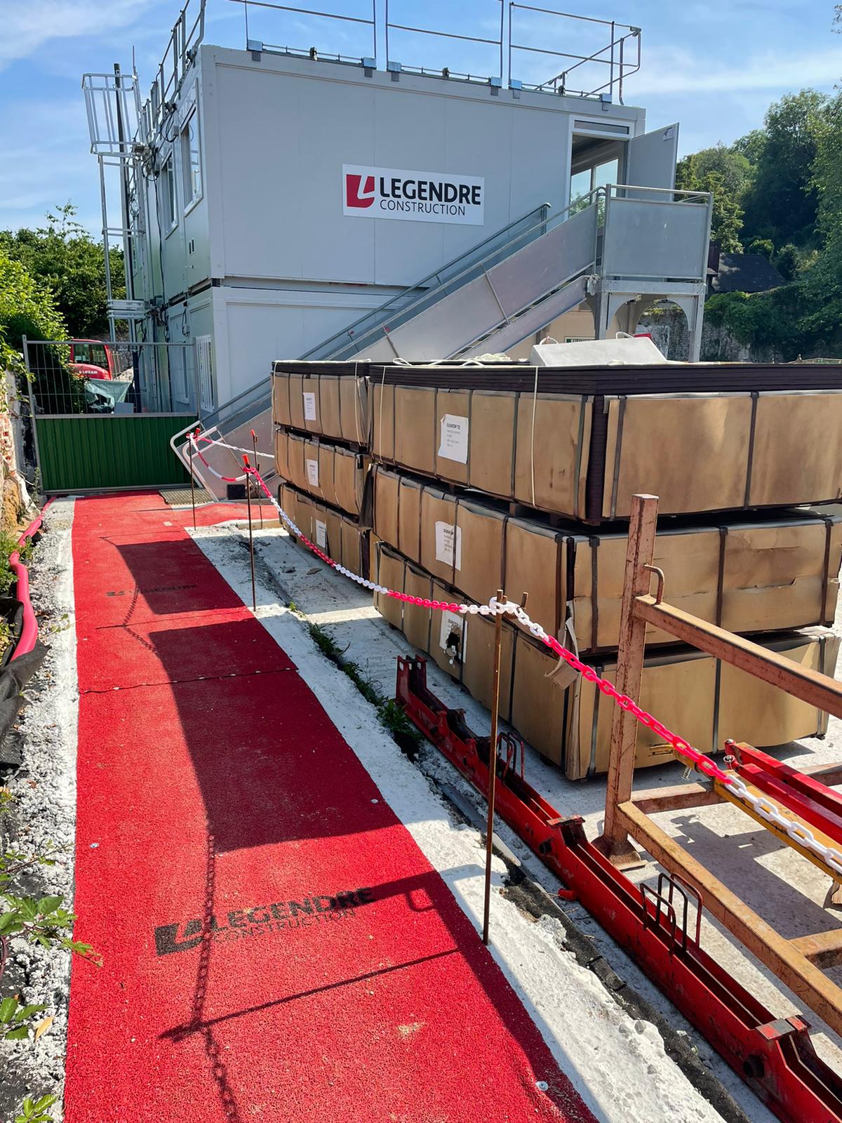 tapis rouge chantier dans le batiment tapis rouge chantier dans le batiment